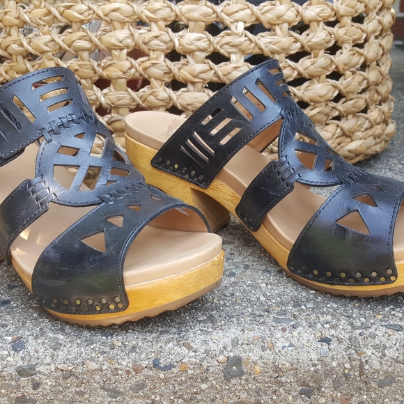 dansko oralee sandals